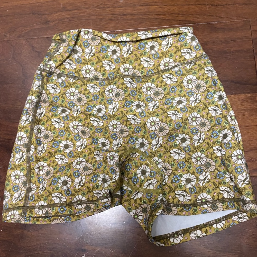 Legacy buff bunny xs shorts
